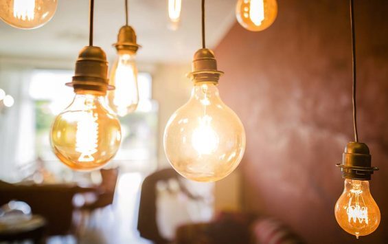 salon-renovation-quel-eclairage-pour-mon-salon-saint-gobain-02